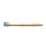 Brosse à dent en bois de bambou bleu et blanc, fait au Québec par Ola Bamboo, un choix écologique