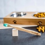 Brosse à dent en bois de bambou pour chats et petits chiens, fait au Québec par Ola Bamboo, un choix écologique