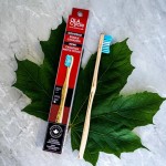 Brosse à dent en bois d'érable, bleu, fait au Québec par Ola Bamboo, un choix écologique